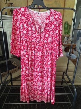 Floral V-Neck Midi Dress in Red and White 0030